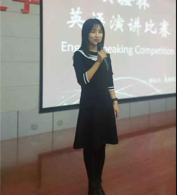 最后,由社团指导教师张珊珊做出了精彩点评并公布比赛最终成绩.